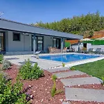 Luxury Detached With Large Garden And Private Pool In Goecek Inlice * 费特希耶