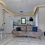 Luxury Detached With Large Garden And Private Pool In Goecek Inlice 别墅 *