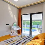 Luxury Detached With Large Garden And Private Pool In Goecek Inlice 别墅