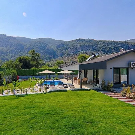 Luxury Detached With Large Garden And Private Pool In Goecek Inlice