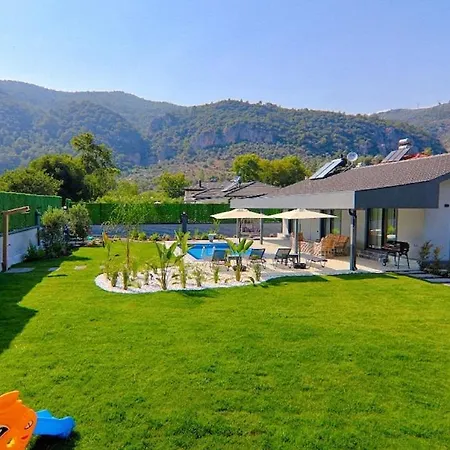 Villa Luxury Detached With Large Garden And Private Pool In Goecek Inlice *