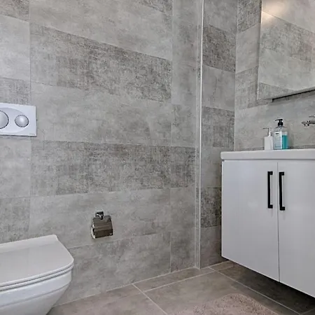 Villa Luxury Detached With Large Garden And Private Pool In Goecek Inlice